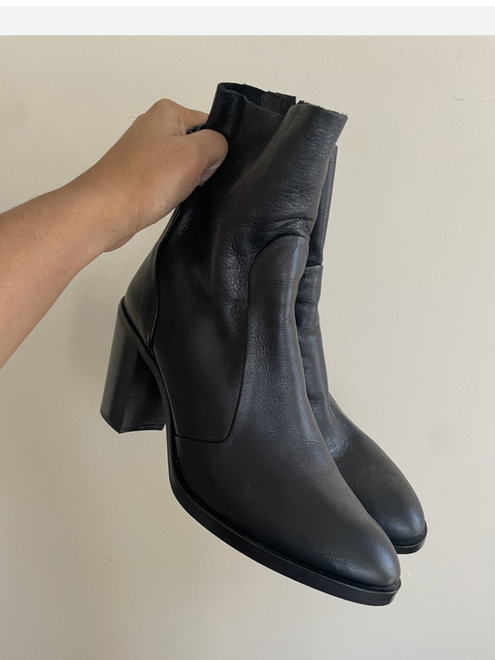 EUC Crosswalk Urban Outfitters
Leather Ankle Boots Made in Spain Size 36
